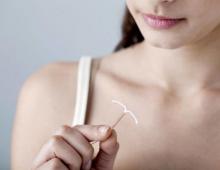 How does the intrauterine device work?