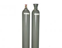 How long does a carbon dioxide cylinder last during welding work?